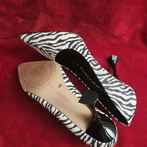 Vincent Camuto Kamerna3 Pumps, Size 9.5M. Black & White Tigre Lizard colors. - Picture 5 of 7